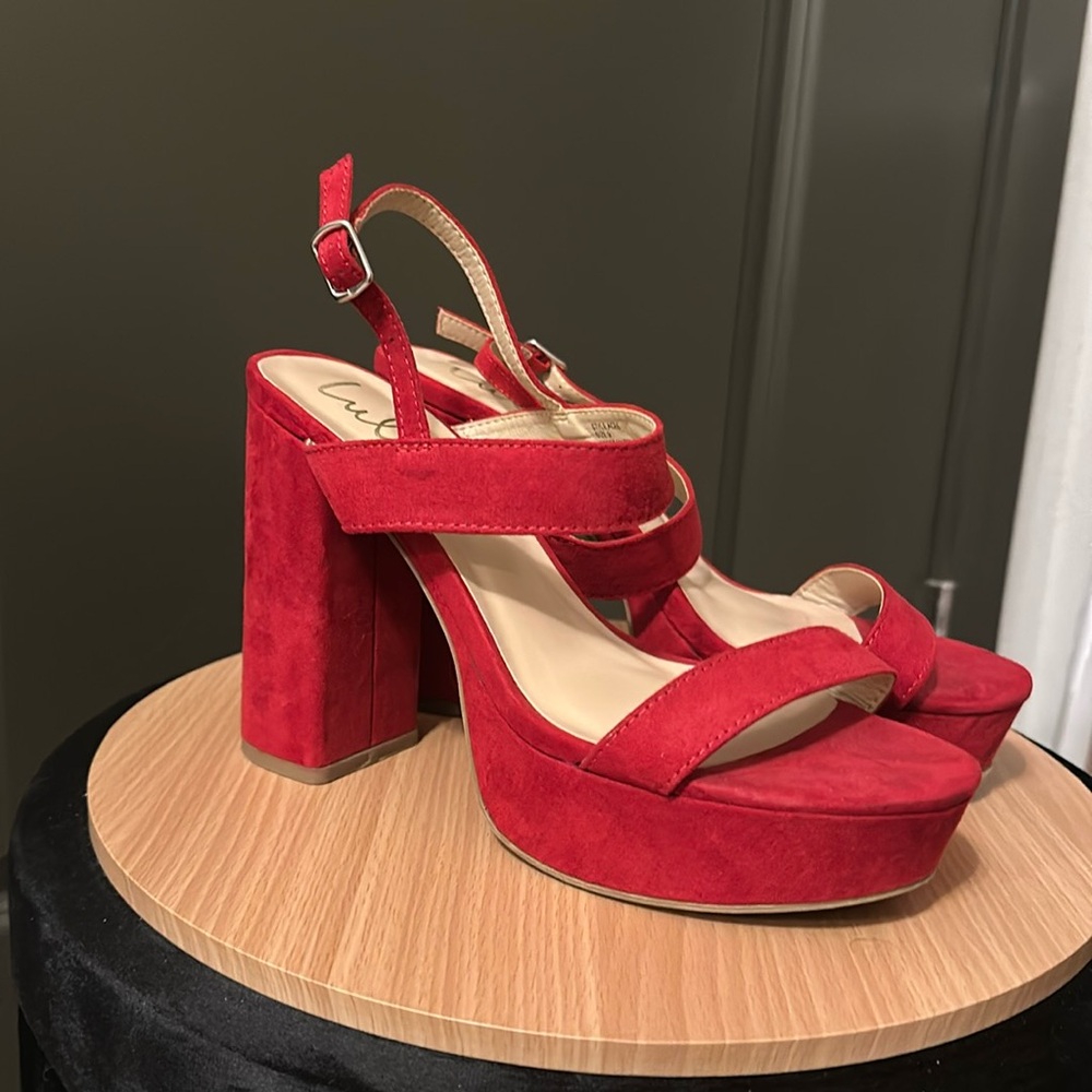 Lulus velvet blocks heels size 9